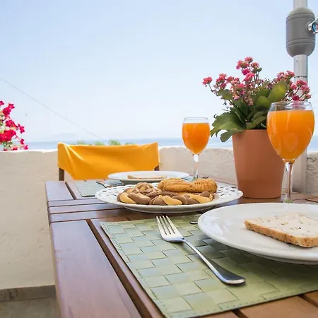 Margarita Kaizer Bridge Achílleion