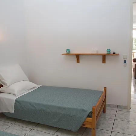Margarita Kaizer Bridge Apartman Ahílio