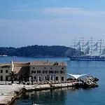 Margarita Kaizer Bridge 아파트